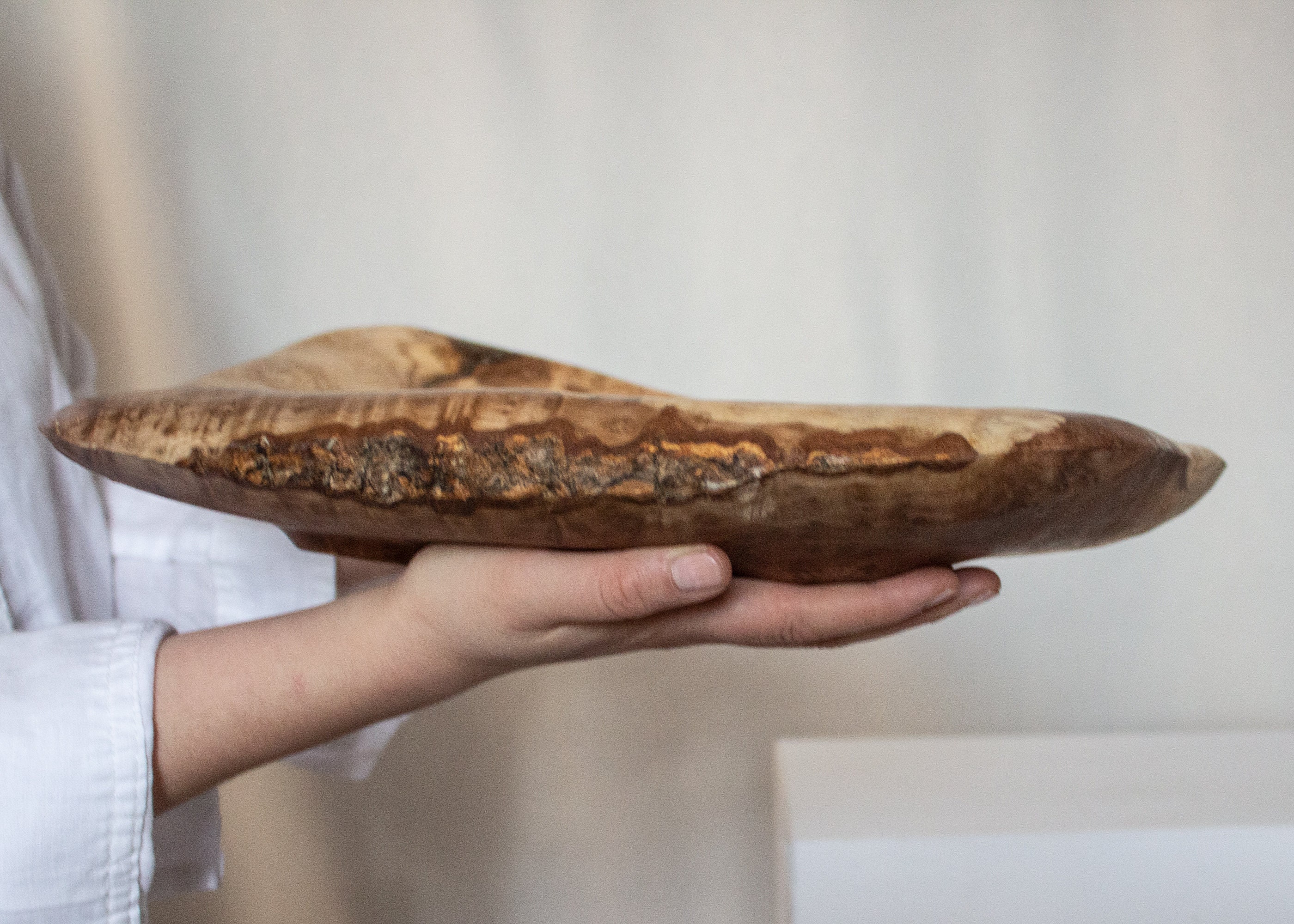 Olijfhouten serveerplank met handvat - ca. 45 CM