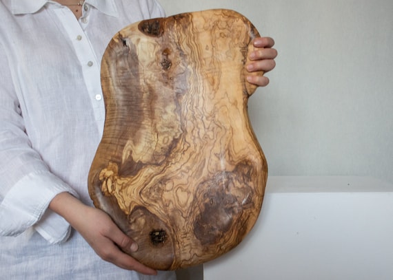 手作りオリーブウッドボウル：大きな素朴なフルーツボウル（38 x 27 cm