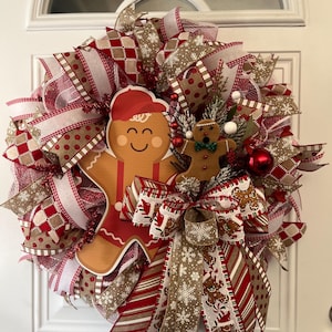Corona navideña de jengibre hecha a mano - Decoración festiva para puertas - Decoración de invierno roja y blanca, Niño de jengibre