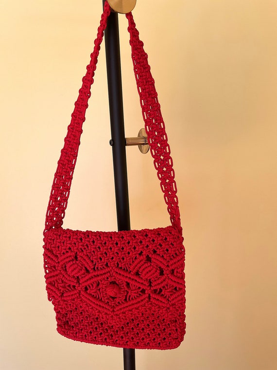 Red Macrame Shoulder Bag / Vintage Handmade Macra… - image 4