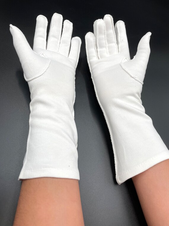 Vintage Ladies White Dress Gloves / Petite White Fabr… Gem