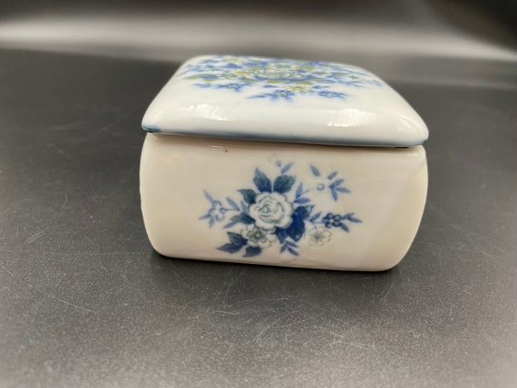 Blue Green Flowered Porcelain Box / Vintage Trink… - image 4