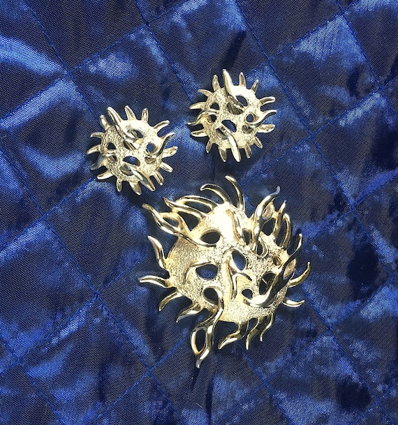 Sarah Coventry Sea Urchin with Seaweed Brooch & Cl