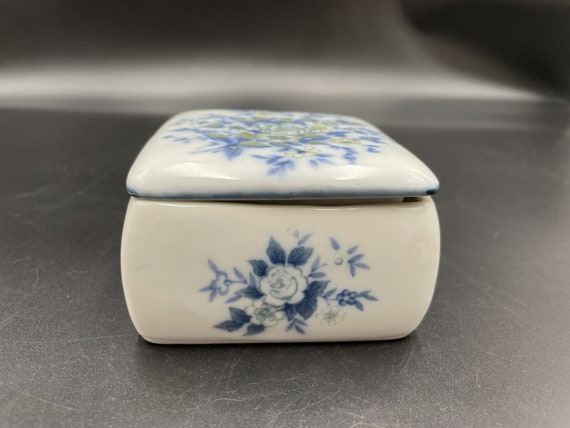 Blue Green Flowered Porcelain Box / Vintage Trink… - image 3