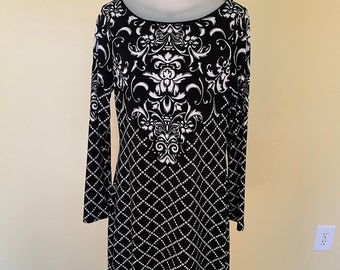 White House Black Market Dress, size S / Flattering Black and White Polyester and Spandex Dress