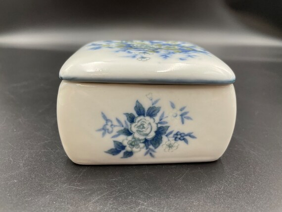 Blue Green Flowered Porcelain Box / Vintage Trink… - image 5