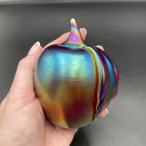 Iridescent Gibson Apple Paperweight / Vintage 1980 Glass Paperweight has Oil Slick Coloring / Blown Glass Paperweight / Carnival Glass Apple
