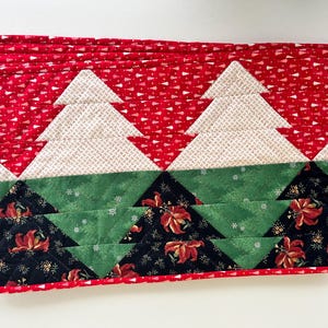Set of 4 Placemats / Tree Placemats / Winter Placemats / Christmas Table Decoration / Green and Red / Holiday Placemats / Quilted Placemats