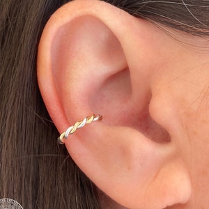 Ear Cuff hecho a mano en plata y oro de 14k o oro rosa para mujer, joyería alternativa única, no requiere perforación, ajuste cómodo.