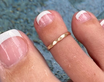 Hammered Thin Gold Toe Ring or Midi Ring | Stackable Gold Adjustable Toe Ring for Woman | Faceted Ring