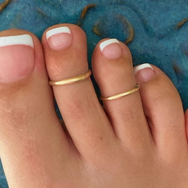 Thin Gold Toe Ring – 14K Gold Filled Adjustable Band for Women, Dainty Minimalist Cuff Jewelry