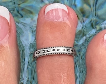 Toe Ring for Woman | Boho Silver Midi or Pinky Ring | Southwestern Aztec Band
