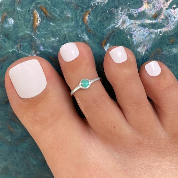 45 Pretty Toe Nails To Try In 2022 : Cobalt Blue + Silver Pedicure