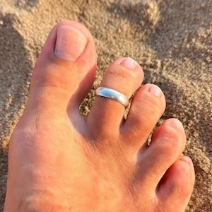 Men’s Adjustable Hammered Domed Toe Ring | Sterling Silver Wide Band for Larger Toes, Minimalist & Rugged, Texture Choice