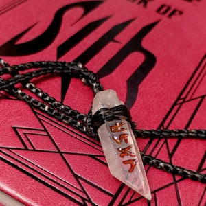 Star Wars-Inspired Kyber Crystal Necklace - Custom Engraved &quot;Fear&quot; Sith & Jedi Pendant