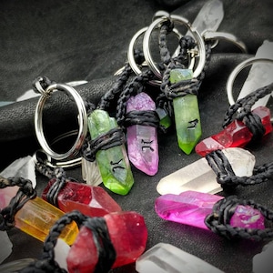 Star Wars-Inspired Kyber Crystal Keychain - Custom Engraved Initial Jedi & Sith Gift