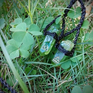 Star Wars Kyber & Zelda-Inspired Crystal Necklace - Custom Engraved &quot;Triforce&quot; Pendant