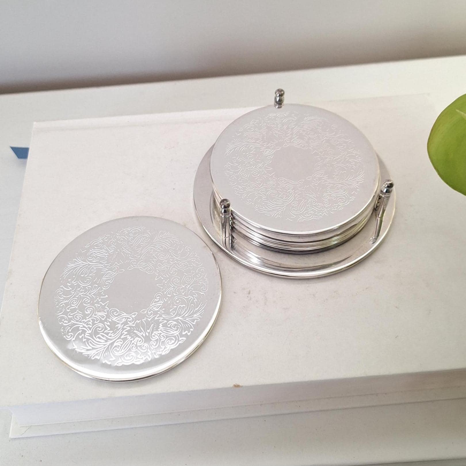 Lot Vintage 12 Sous-verres En étain Des Années 70, Motif Coq (occasion)