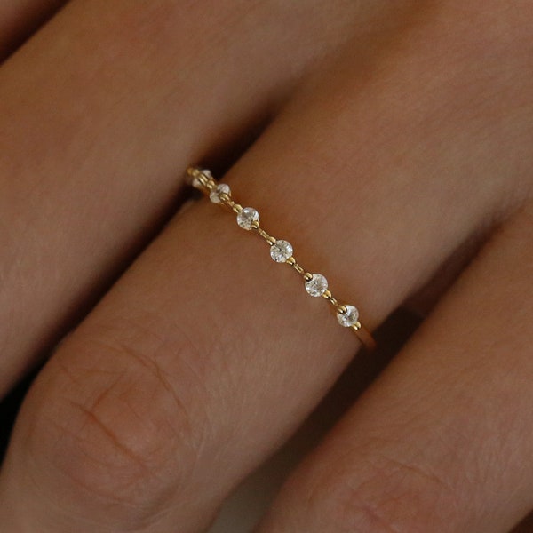 Anillo de eternidad flotante ultrafino en oro vermeil o rodio sobre plata de ley