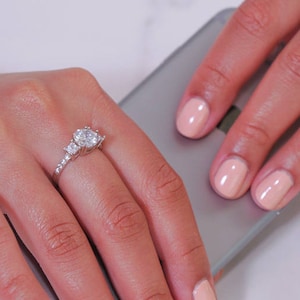 Bague de fiançailles classique 1 carat, argent sterling simulés de diamants, bague de promesse, mariage, tendance, superposition, audacieux, 3 pierres, 925 mariée