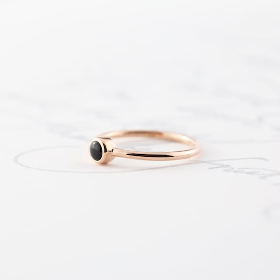 Small onyx ring deals