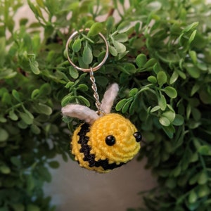 Handmade Crochet Mini Bee Keychain - Yellow/Blue/Pink / Crochet Keychain / Bee Keychain / Cute / Gift / Crochet Bee