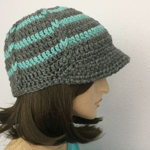 Women/Men Crochet Hat with Visor Unisex Winter Hat Gray Brimmed Hat Women/Man Baseball Hat with Strips Teen Hat