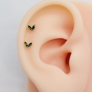 20G/18G/16G Emerald Green CZ Leaf Titanium Stud Push Pin Labret, Threadless Flat Back Earrings, Tragus Stud, Flat Back  Helix Cartilage Nose