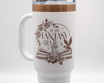 In my Fantasy Era Gourde pour les amoureux des livres | 40 onces blanc et or rose | Gravé | Cadeau littéraire | Gourde réutilisable | Cadeau livresques