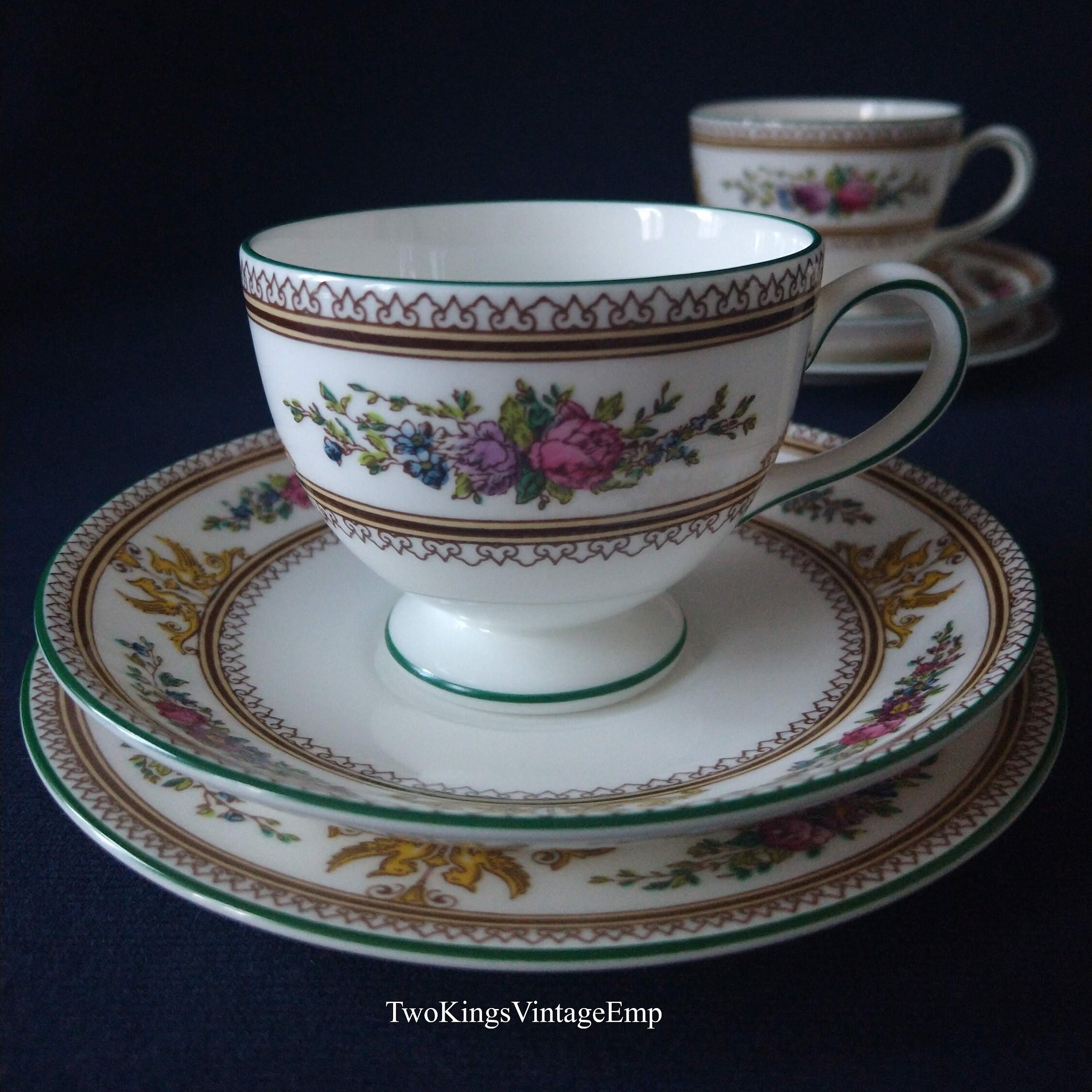 YOLIFE Juego de tazas de té de cerámica con diseño de arbustos florecientes juego de 2 tazas de té de cerámica con borde dorado con estante taza de té inglés con platillo 