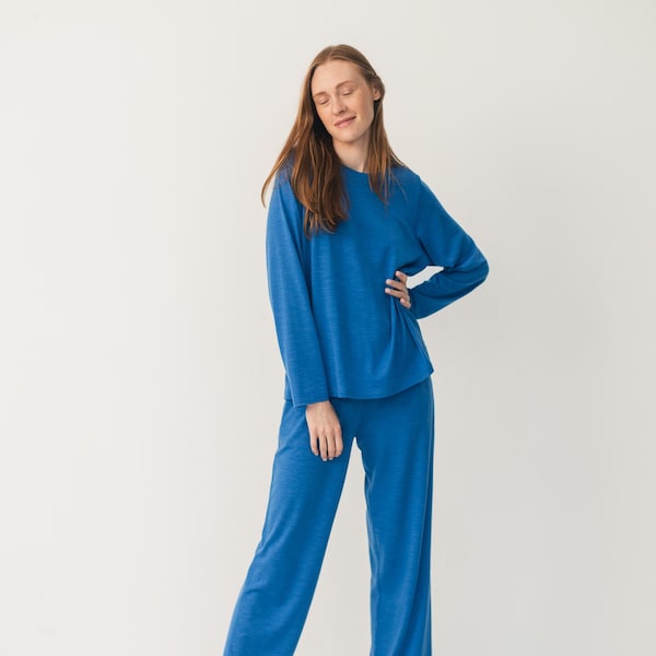 100% Merino Wolle Pyjama für Frauen - Blaues zweiteiliges Thermo Pyjama Set - Nachhaltige Wolle Nachtwäsche - GRETA Top und EVA Hose
