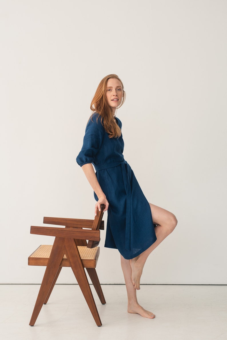 V Ausschnitt Leinen Wickelkleid für Frauen Midi Kleid Marineblau mit Gürtel und Tasche Leinen Sommerkleid ANNA Wickelkleid Bild 4