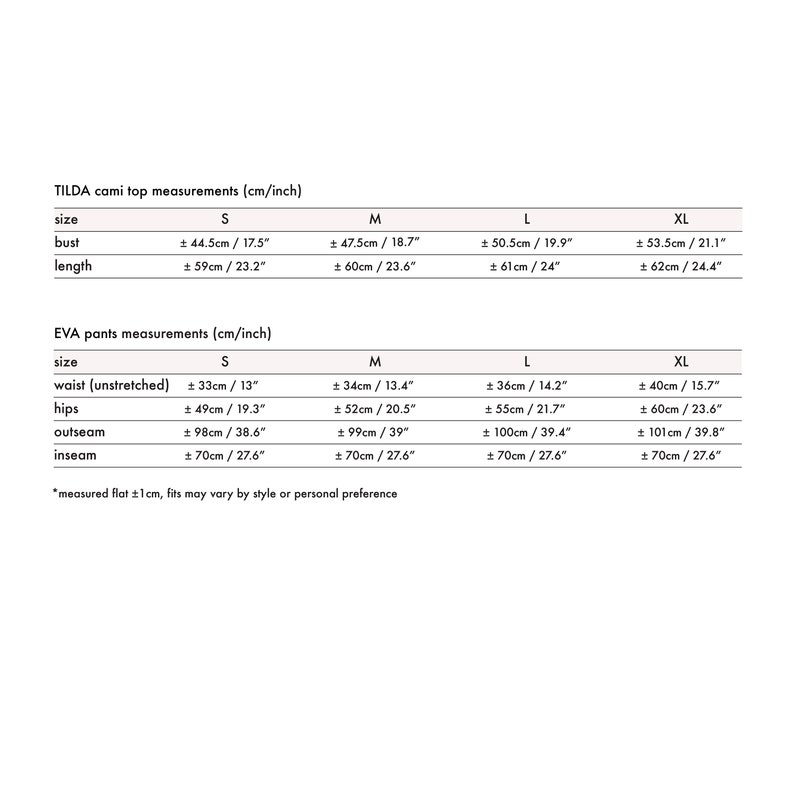 Puede incluir: Un gr&aacute;fico que muestra las medidas de tama&ntilde;o en pulgadas y cent&iacute;metros para una blusa de tirantes y pantalones. El gr&aacute;fico incluye medidas para el busto, la longitud, la cintura, las caderas, la costura exterior y la costura interior.