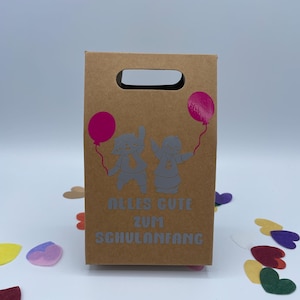 Geschenkverpackung /-kartonage zur Einschulung, mit Pinguin-Motiv, braun-pink-silber, mit pinken Luftballons, 9,5 x 13cm + 5cm Bodenfalte