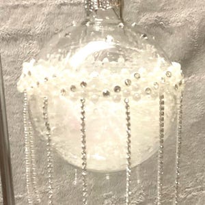 3 ”Glas Weihnachtsschmuck mit weißen Perlen Verzierungen