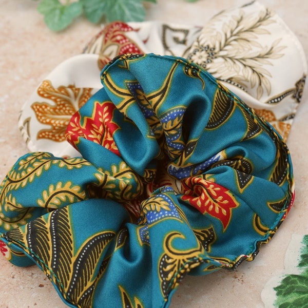 Recycled Silk Scrunchie, Valentines Geschenkideen, Buntes Seiden Scrunchie, Damen Haarschmuck, Glattes Haar Scrunchie