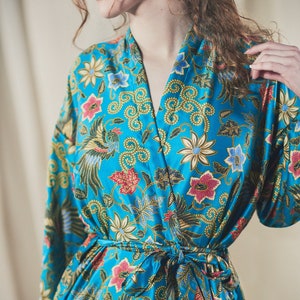 Silk blend kimono robe, Valentines gift, Abstract kimono, Silk sleepwear, Vintage kimono, Bridesmaid robes, Bridal Robe, gifts for her, Maru