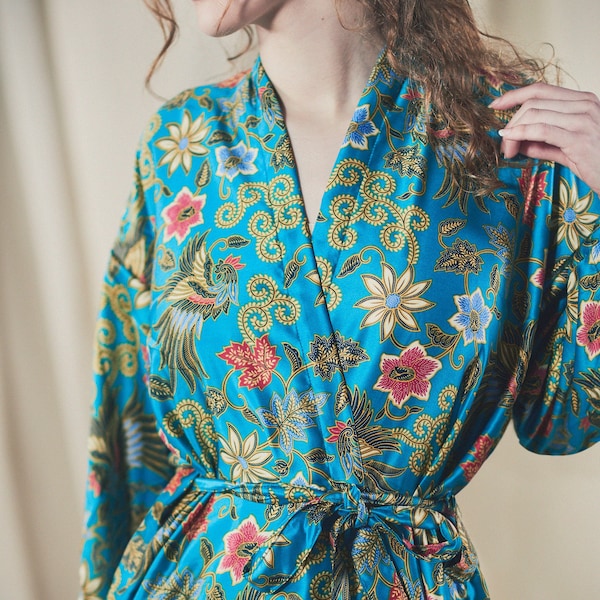 Silk blend kimono robe, Valentines gift, Abstract kimono, Silk sleepwear, Vintage kimono, Bridesmaid robes, Bridal Robe, gifts for her, Maru