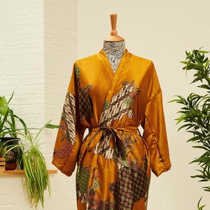 Golden Hour Silk Blend Kimono Robe, Dressing gown, Vintage kimono, Bridesmaid robes, Boho kimono, Bridal Robe, Kimono dress, Maru clothing