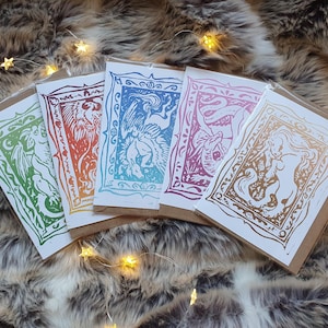 Cartões de felicitações coloridos de linóleo de criaturas míticas, dragão, unicórnio, pégaso, fênix, gárgula, cartões em branco