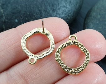 Orecchini a bottone in oro, orecchini a cerchio con anello, orecchini a cerchio martellati, spazi vuoti per orecchini in oro, orecchini a perno