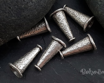 Antike versilberte gehämmerte Perlenkegel, große Silber-Kegelkappen, Silber-Tribal-Quastenkappe, Perlen-Endkappen, Silber-Perlenkappen, 2-tlg