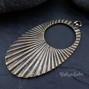 Bronze Sonnenstrahl Anhänger, großer Sonnenanhänger, Bronze ovaler Anhänger, Bronze überzogen, Sonnenanhänger, Bronze Sonnenanhänger, ethnischer Schmuck, Stammesschmuck