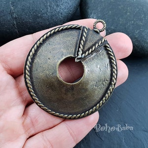 Colgante redondo grande, colgante tribal chapado en bronce, joyería étnica