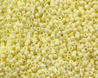 Perline Miyuki Delica, 11/0 DB1491, giallo pallido opaco, 5 grammi