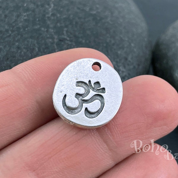 Silver Om Charms, Om Coin Charms, Round Om Symbol Pendant, Rustic Tibetan Jewelry, Yoga Aum Charms, Silver Yoga Jewelry Findings, 4Pc