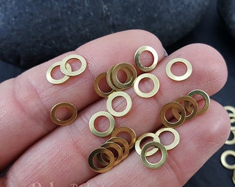 Tiny Hoop Connectors, Brass Ring Beads, 7mm Brass Circle, Geometric Jewelry, Brass Findings, Raw Brass Washer Beads, 100 Pc