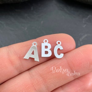 Dijes de letras del alfabeto de plata, dijes iniciales de latón para joyería