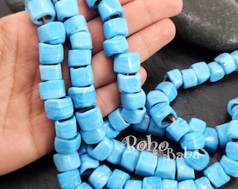 Perles carrées en verre bleu ciel travaillées au chalumeau, turques faites à la main