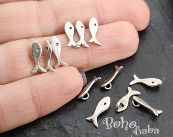 アンティーク シルバー メッキ 真鍮 小さな魚チャーム 6 個